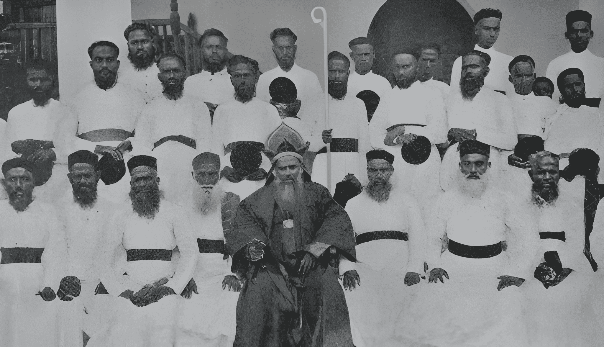 Image of Palakkunnathu Thomas Mar Athanasius and his clergy.